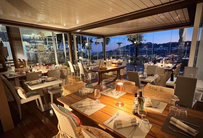 What is a flex dinner hotel stay?